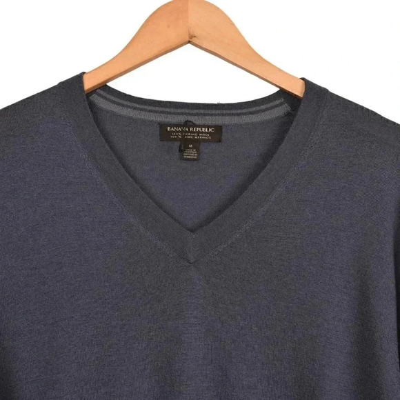 Banana Republic 100% Merino Wool Sweater Long Sleeve V-Neck Blue Size Medium - Picture 2 of 8
